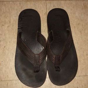 American Eagle flip-flops